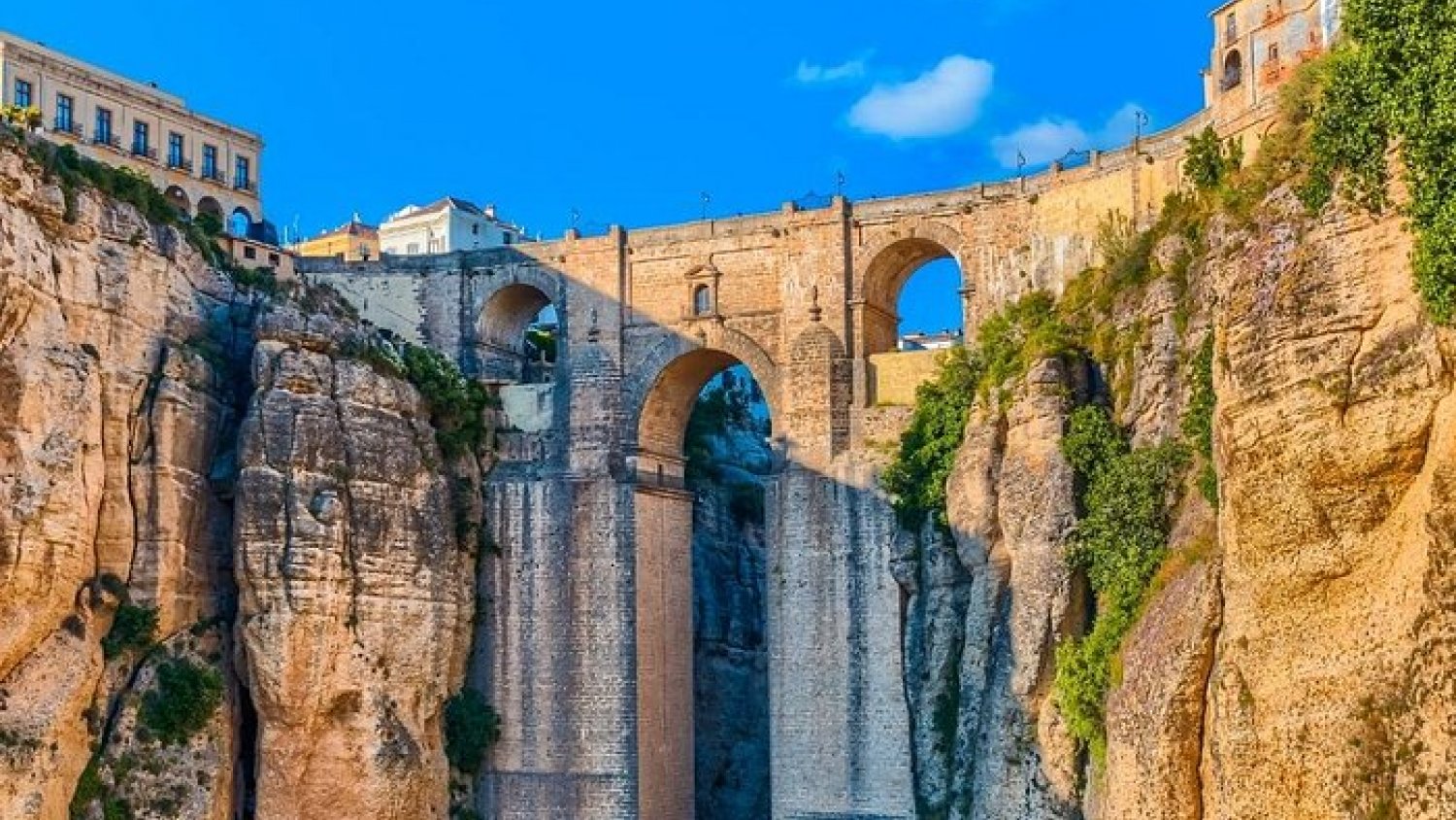 El Gobierno acuerda limitar los precios de los hoteles en municipios afectados por la borrasca Leonardo