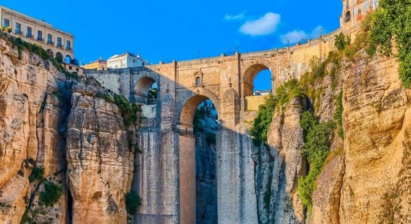 El Gobierno acuerda limitar los precios de los hoteles en municipios afectados por la borrasca Leonardo