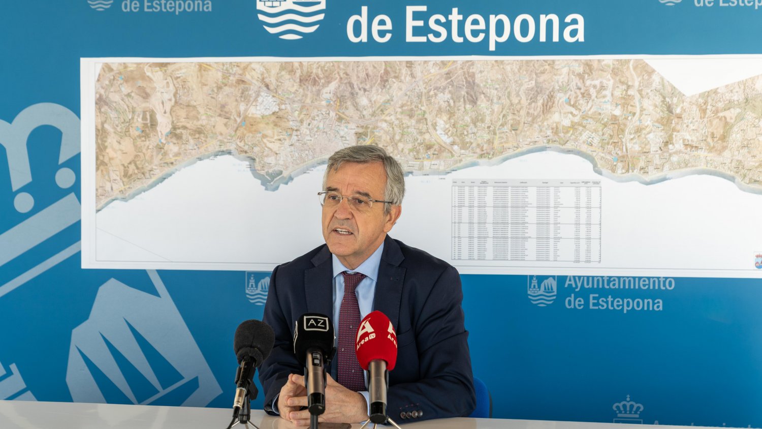 El alcalde de Estepona presenta una batería de medidas que posibilita iniciar la construcción de más de 500 VPO