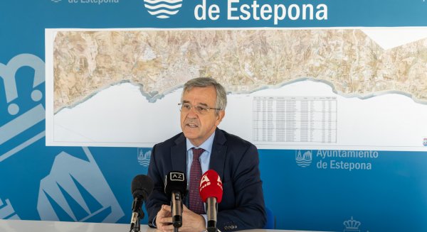 El alcalde de Estepona presenta una batería de medidas que posibilita iniciar la construcción de más de 500 VPO