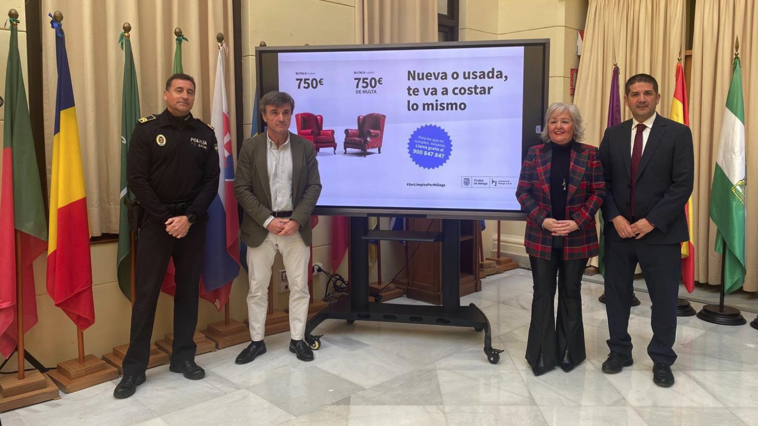 El Ayuntamiento de Málaga inicia una campaña para concienciar sobre la correcta retirada de pequeños muebles
