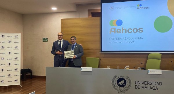 La UMA y AEHCOS presentan su nueva cátedra para impulsar la excelencia en la gestión turística 