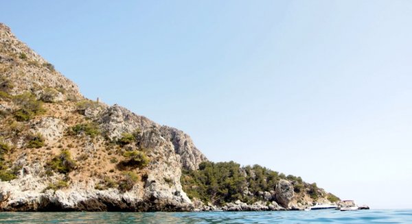 Adelante Andalucía denuncia la expulsión de agricultores y la demolición de cortijos para la creación de viviendas de lujo en Maro