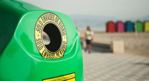 La Costa del Sol Occidental lidera el reciclaje de vidrio con una media que duplica los datos de Andalucía