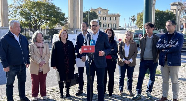 El PSOE presenta dos mociones para paralizar de forma urgente la instalación de dos estatuas en la entrada del puerto de Málaga