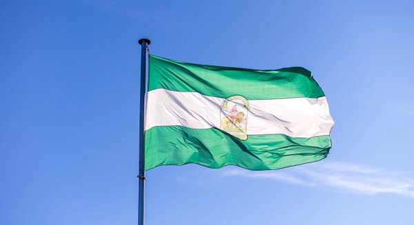 La Junta otorga la Bandera de Andalucía de las Humanidades y las Letras al Ilustre Colegio de Abogados de Málaga