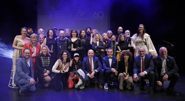 El Ateneo de Málaga celebra la IX edición de los Premios Ateneo Teatro con la entrega de sus emblemáticas estatuillas de Leslie Sánchez