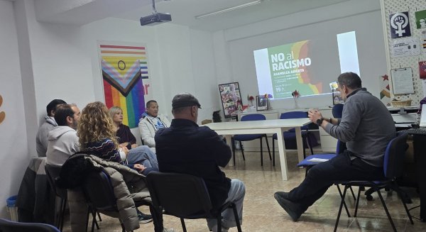 IU Marbella impulsa una campaña para combatir los bulos sobre la inmigración y defender la convivencia