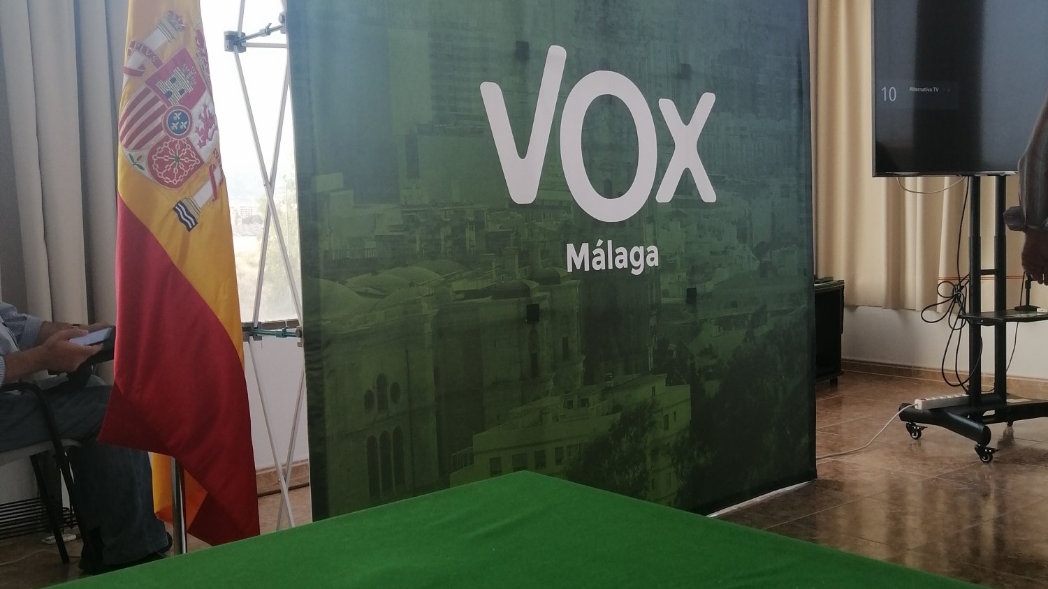 19J.- En la sede de Vox en Málaga esperan conseguir en torno a 26 escaños