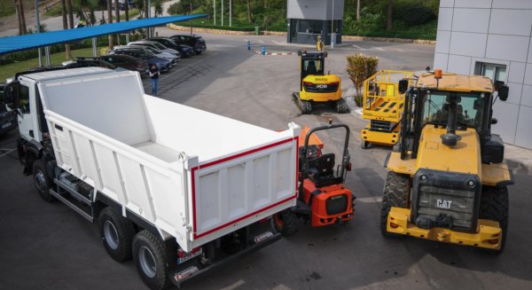 La Mancomunidad presenta nueva maquinaria para mejorar la operatividad del Complejo Ambiental Costa del Sol