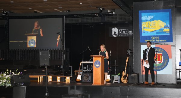 Marbella destaca la trayectoria del colegio Swans “como centro educativo puntero