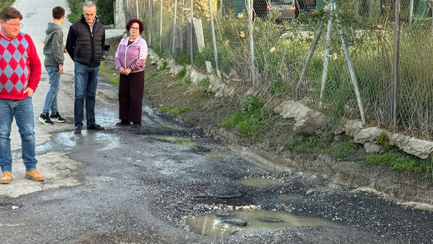 VOX exige un plan urgente de asfaltado en Alhaurín el Grande ante el grave deterioro de caminos rurales 