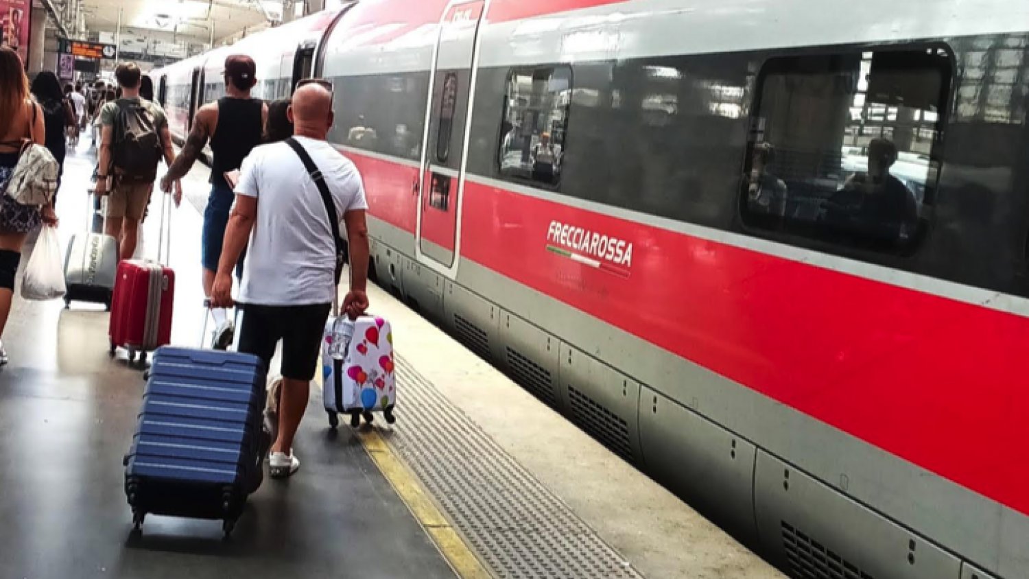 Aehcos alerta de que la paralización del AVE podría desviar a turistas de la Costa del Sol a otros destinos del Mediterráneo