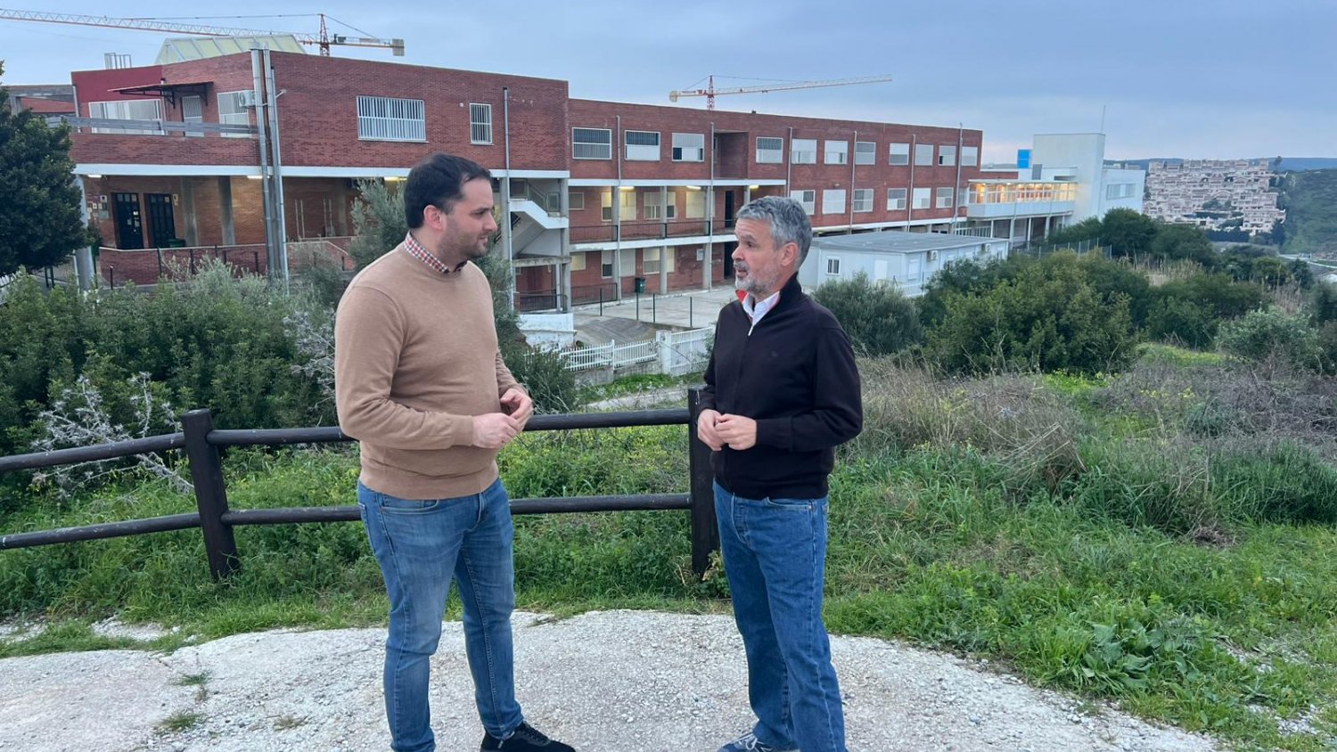 El PSOE de Manilva urge a la Junta a construir el segundo instituto para paliar el colapso del IES Las Viñas