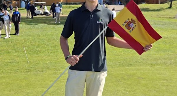 El jugador de Golf, Oliver De Wint, se alza con la victoria en el puntuable Nacional Juvenil Masculino 2026
