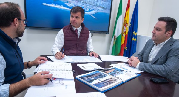 Marbella refuerza el mantenimiento y la conservación del Puerto Deportivo Virgen del Carmen 