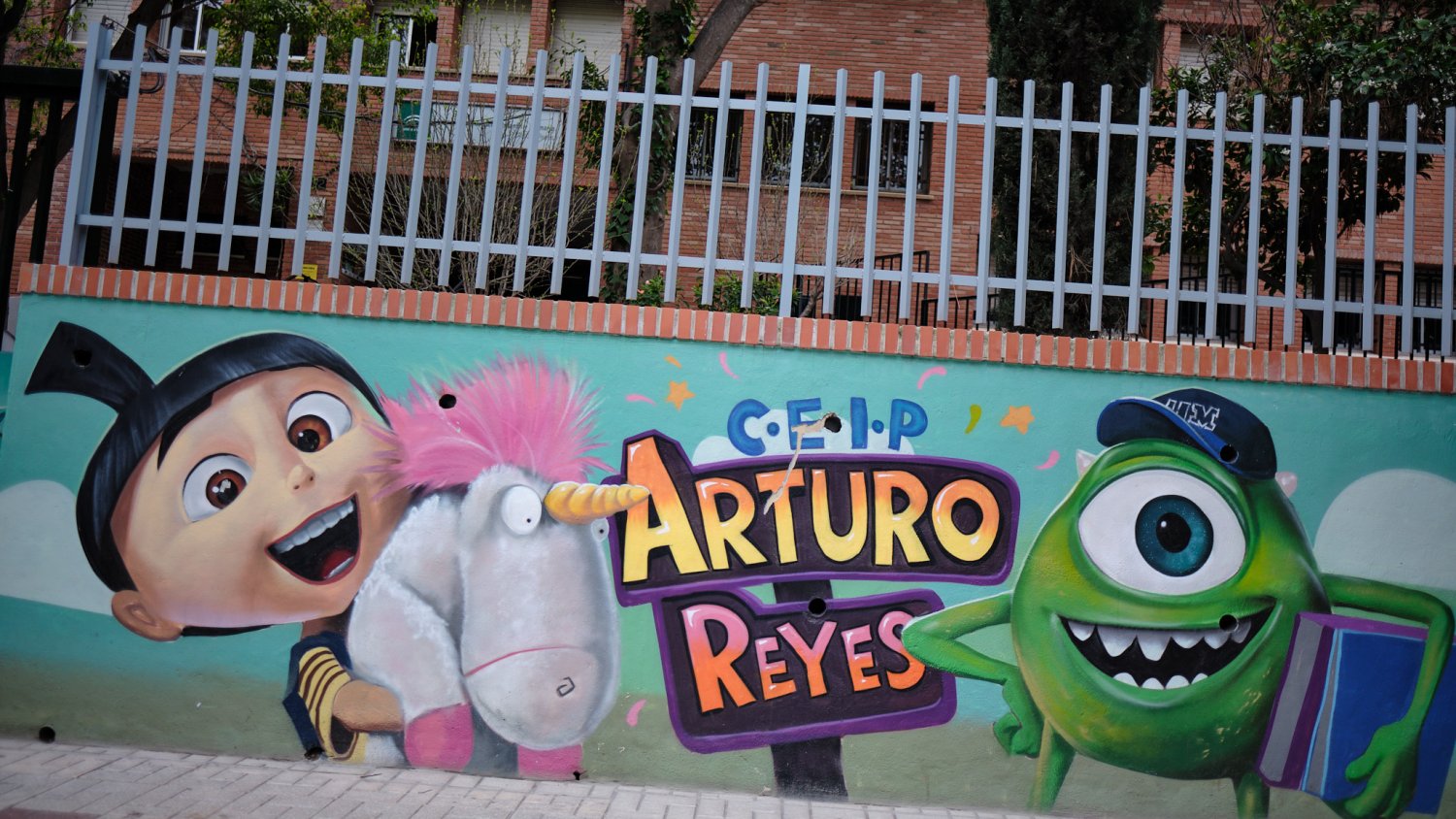 El programa 'Málaga Más Bella' incorpora un nuevo mural en el CEIP Arturo Reyes