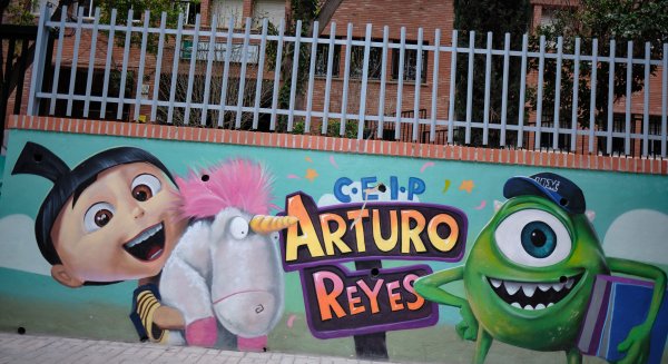 El programa 'Málaga Más Bella' incorpora un nuevo mural en el CEIP Arturo Reyes