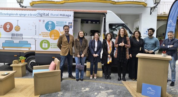 La Diputación de Málaga lleva tecnología a pequeños pueblos para fomentar el envejecimiento autónomo