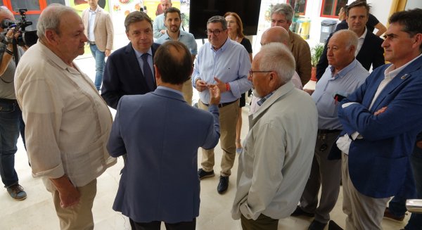 Luis Planas destaca que el Gobierno va a destinar a la Axarquía un total de15,8 millones de euros para aguas regeneradas