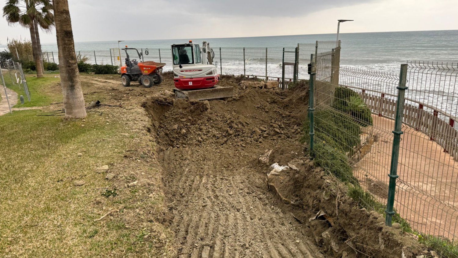 Estepona inicia la obras de reparación del tramo del corredor litoral en Punta de la Plata dañado por los efectos de los temporales