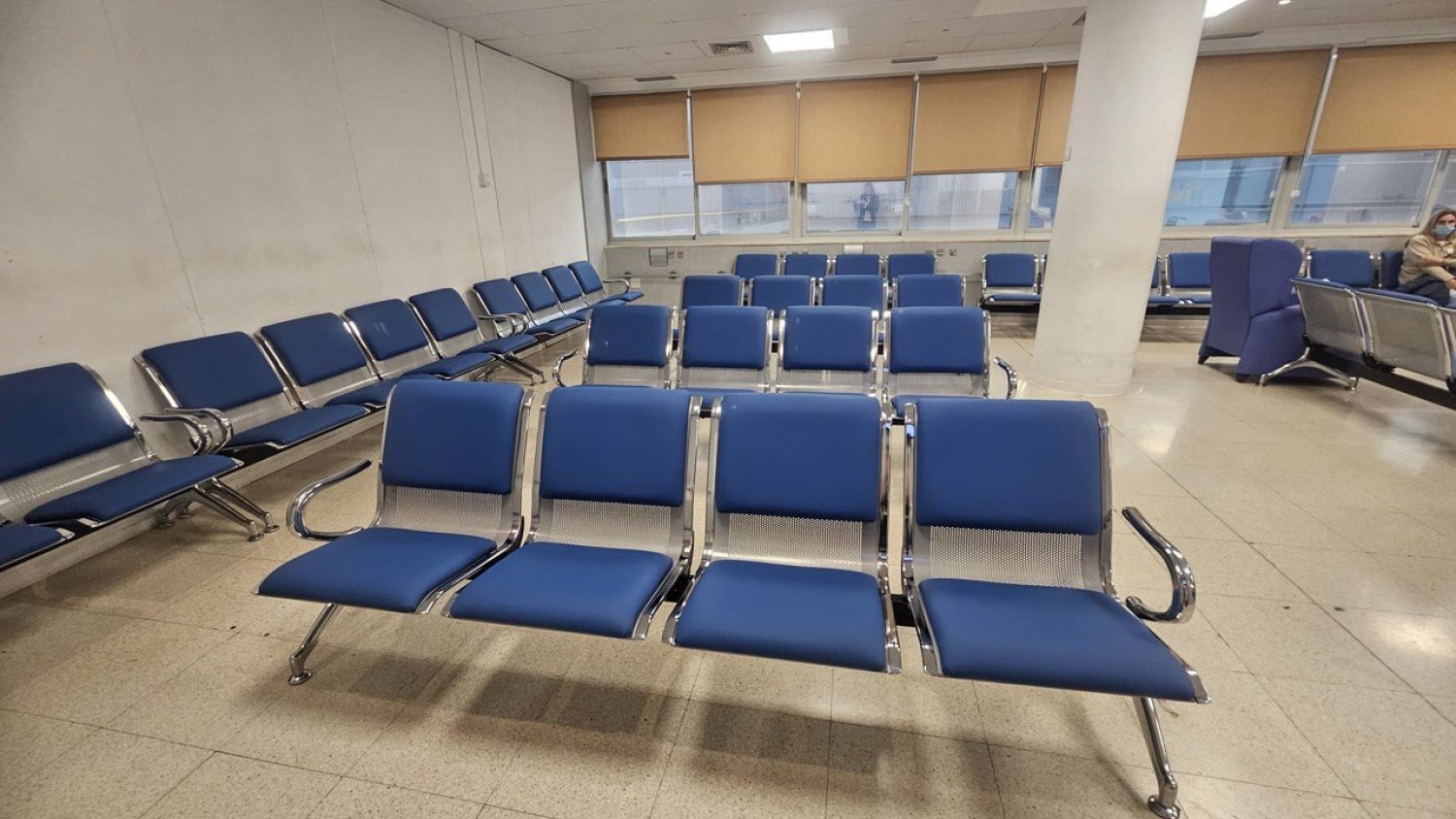 El Hospital Virgen de la Victoria moderniza el mobiliario y la confortabilidad de sus Urgencias