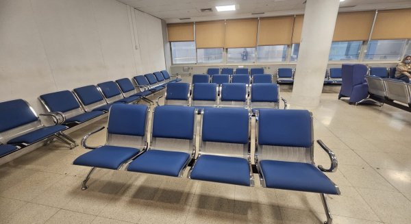 El Hospital Virgen de la Victoria moderniza el mobiliario y la confortabilidad de sus Urgencias