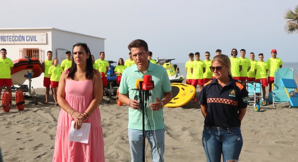 Torrox inicia el dispositivo de seguridad en sus playas