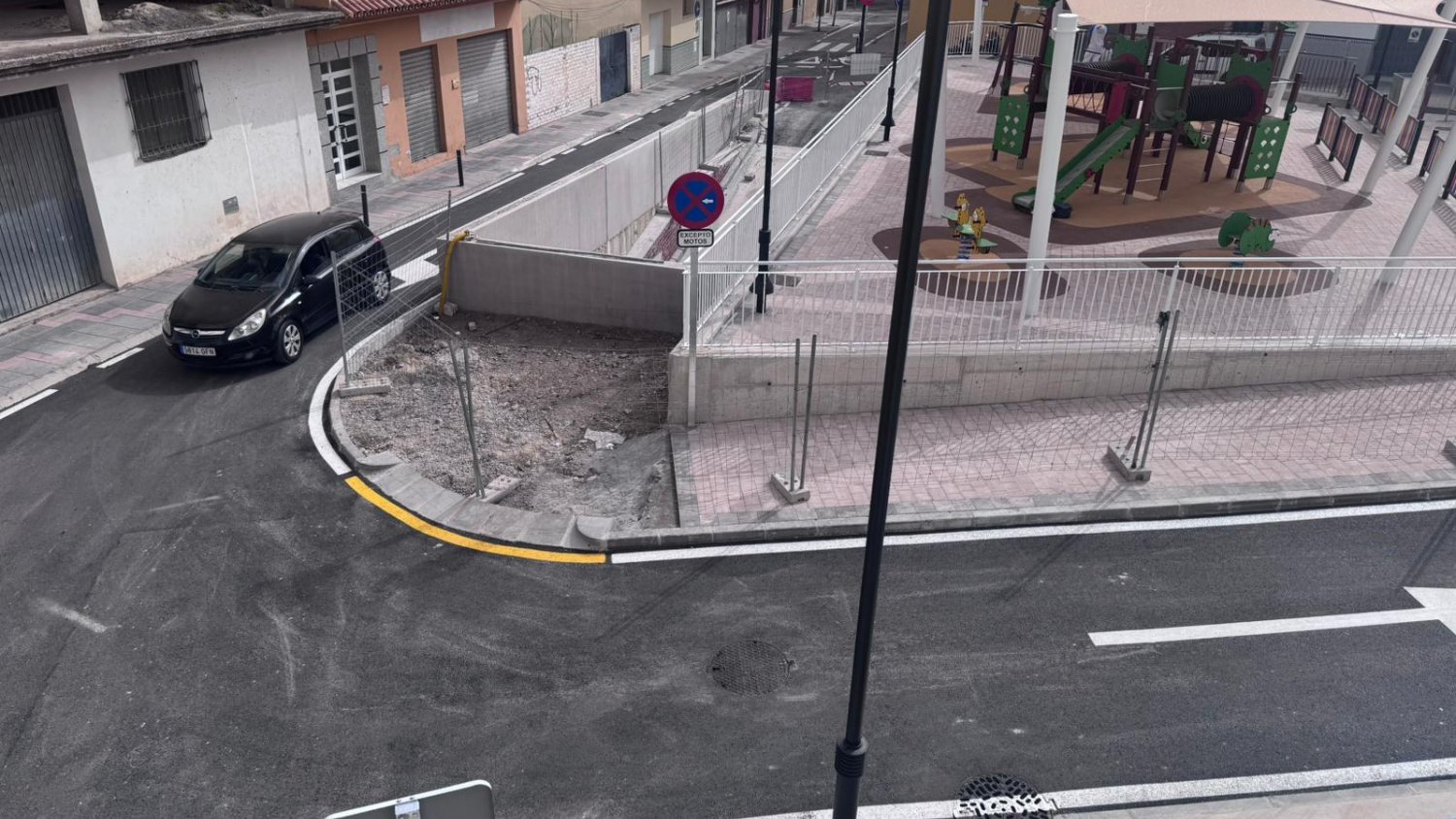 Mijas abre al tráfico los viales y la plaza del nuevo aparcamiento de Los Santos en Las Lagunas