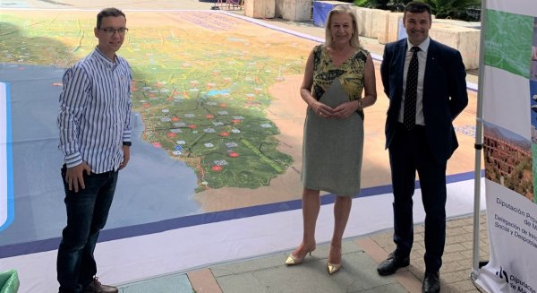 Marbella instala un mapa interactivo de Málaga en la calle Juan Ruíz Muñoz