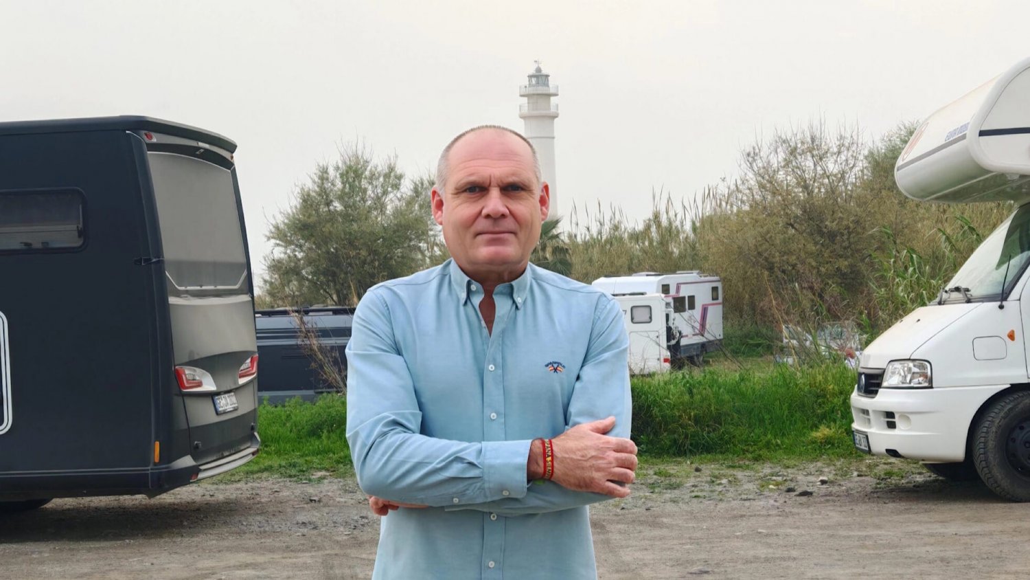 VOX vuelve a denunciar el aparcamiento ilegal de caravanas en la desembocadura del río Torrox