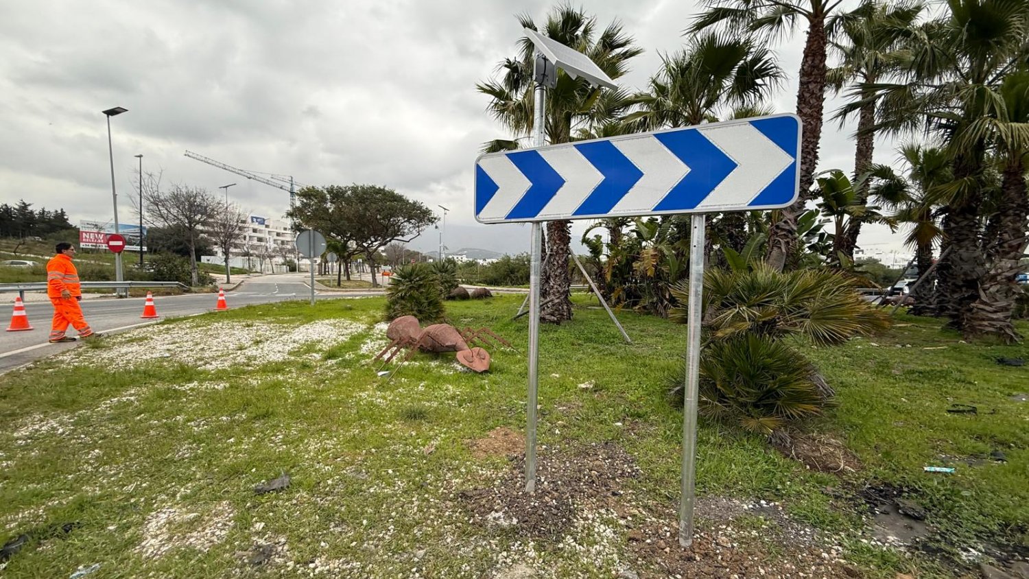 Estepona finaliza los trabajos de mejora en la seguridad de la rotonda de ‘Las Hormigas’ en la A-7