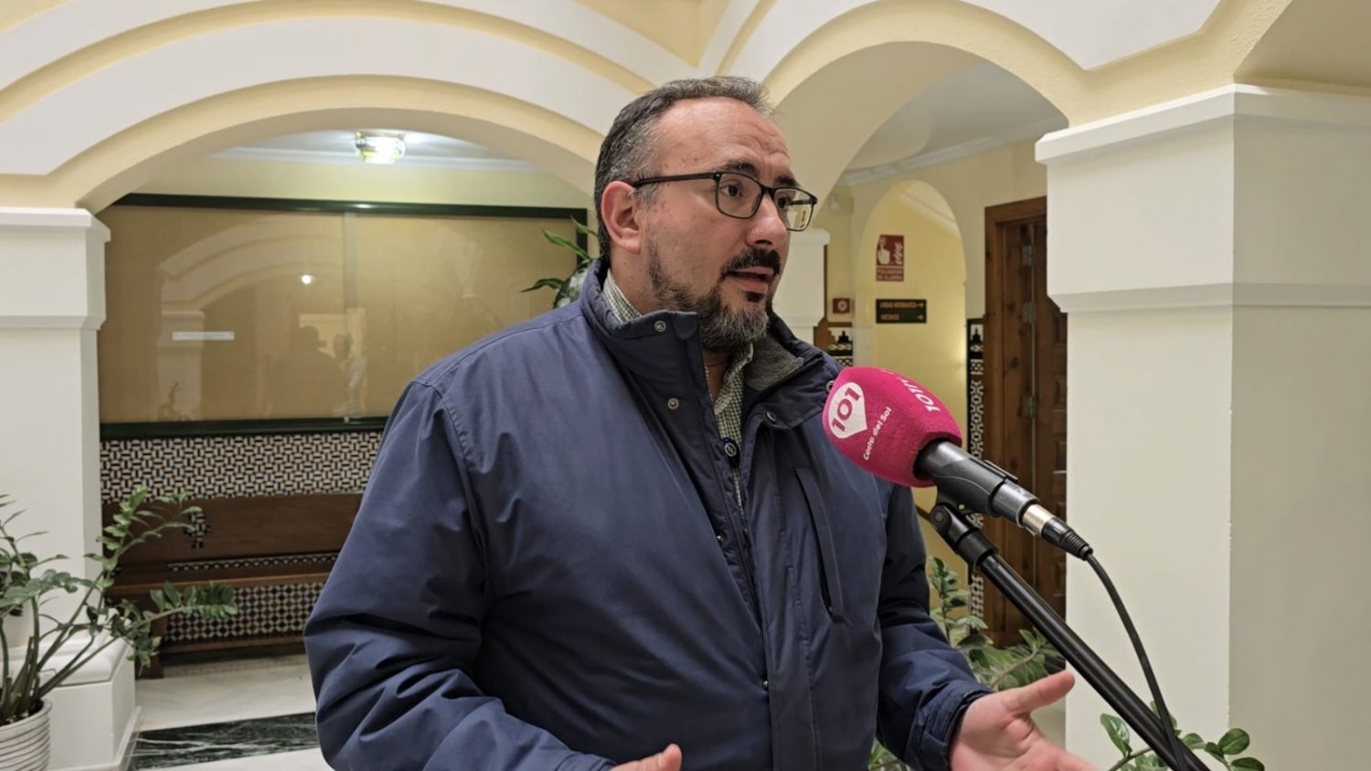 VOX critica la falta de nuevos agentes en Benalmádena y señala el envejecimiento de la plantilla policial