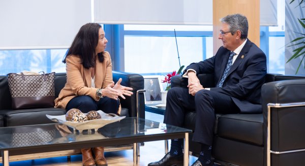 Francisco Salado recibe a Paloma Saborido en la previa del congreso internacional sobre la Gran Procesión celebrada en Roma