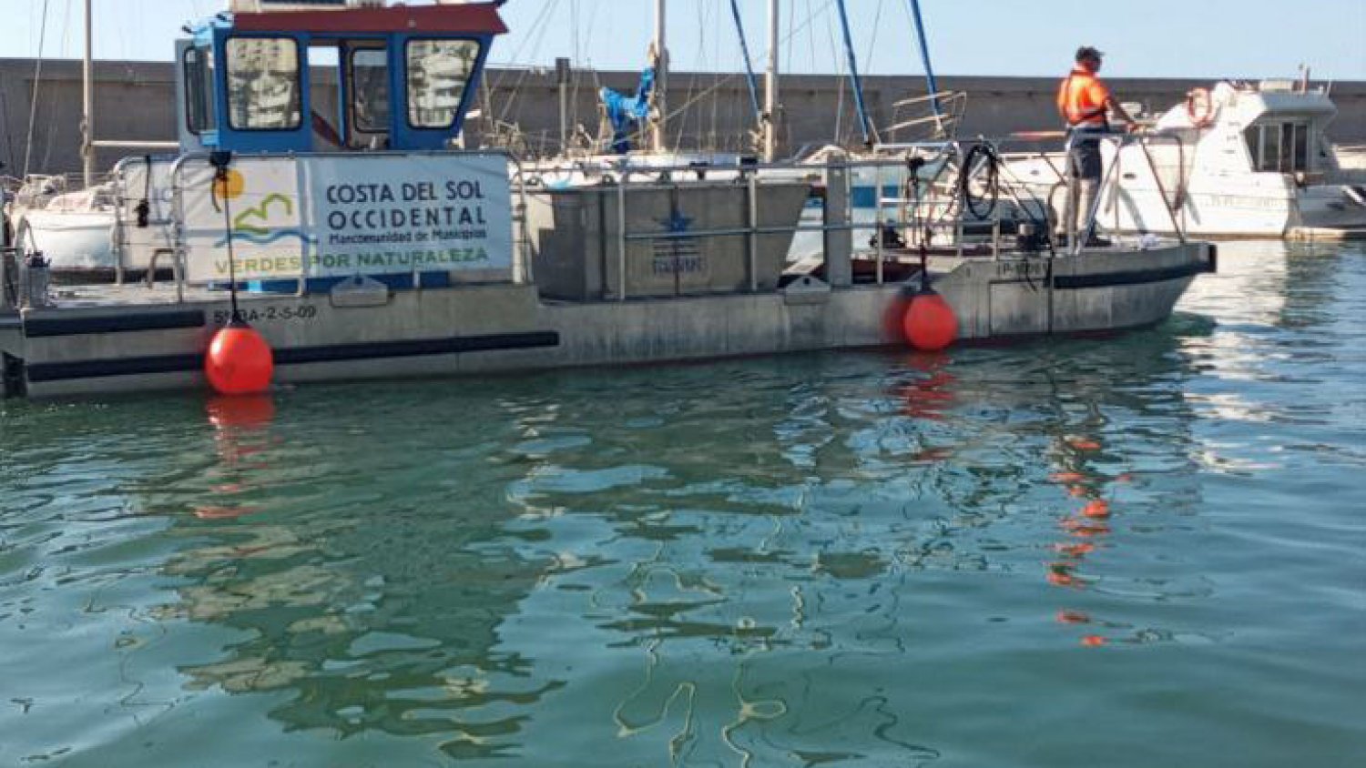 La Mancomunidad licita el servicio de limpieza de las aguas del litoral para las temporadas 2026 y 2027