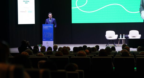 Moreno destaca el refuerzo de medios humanos y tecnológicos del SAS para avanzar en la lucha contra el cáncer