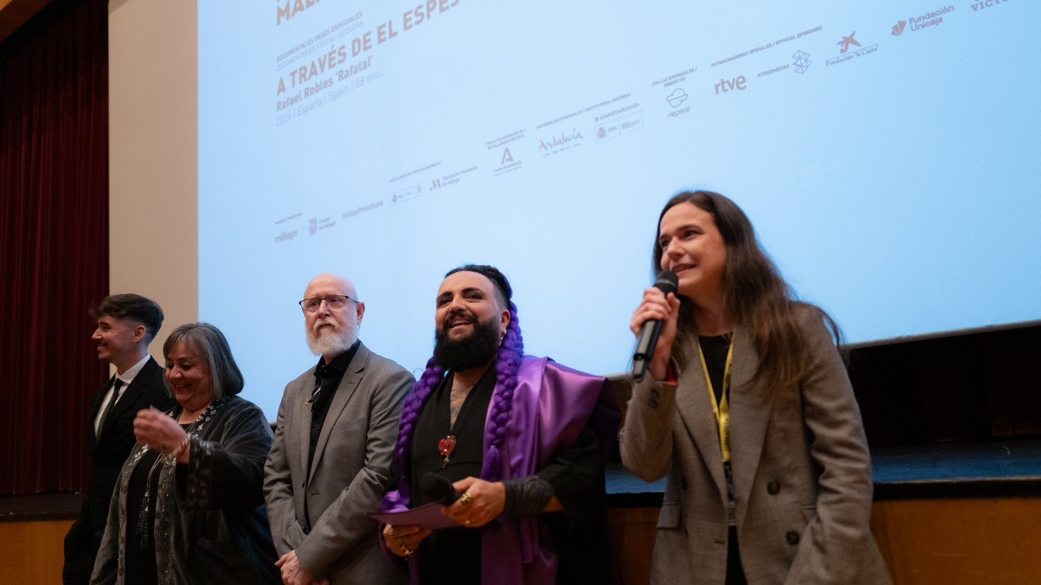 A través del espejo negro: Las marionetas también son cosas de adultos