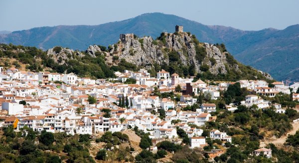 La Diputación de Málaga invierte 470.000 euros para la instalación de calefacción para el colegio y el gimnasio de Gaucín