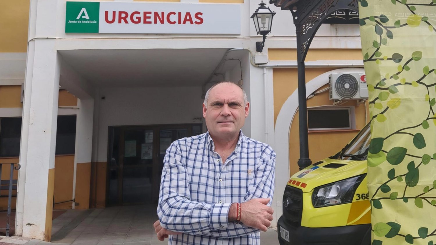 VOX condena en Torrox la agresión sufrida a un médico golpeado con una muleta en el centro de salud