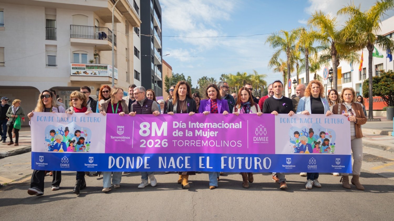 Más de 800 escolares de Torremolinos participan en una marcha por el Día Internacional de la Mujer