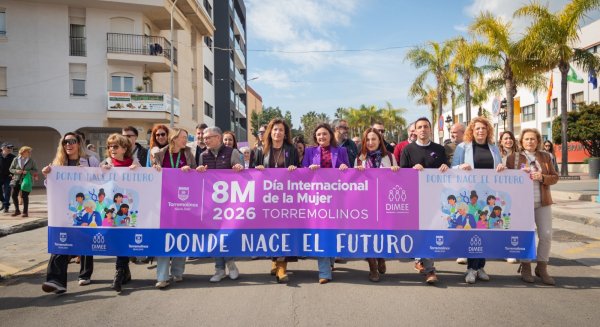 Más de 800 escolares de Torremolinos participan en una marcha por el Día Internacional de la Mujer