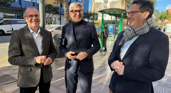 El PSOE de Málaga exige a la Junta que amplíe la frecuencia de los autobuses que conectan Rincón de la Victoria 