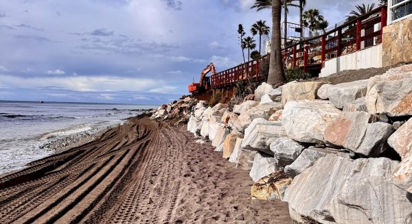 Mijas inicia las obras de reconstrucción del tramo de la Senda Litoral derribado por los temporales en El Capricho