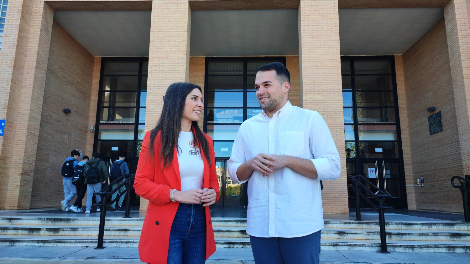 El PSOE de Málaga destaca que el Gobierno de Sánchez aprueba la mayor inversión en becas de la historia 