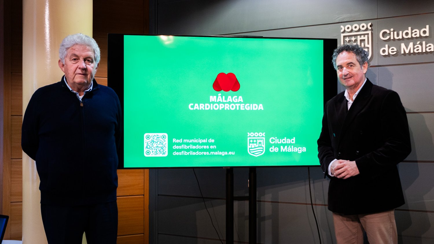 La red de desfibriladores de Málaga alcanza los 742 dispositivos registrados entre espacios públicos y privados