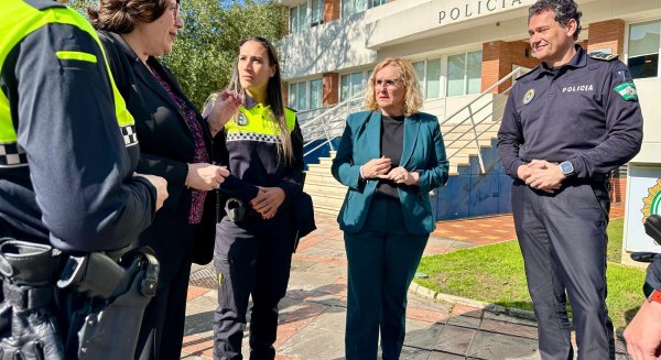 La Policía Local de Fuengirola mantiene la vigilancia sobre 67 mujeres víctimas de violencia machista mediante el sistema VioGen