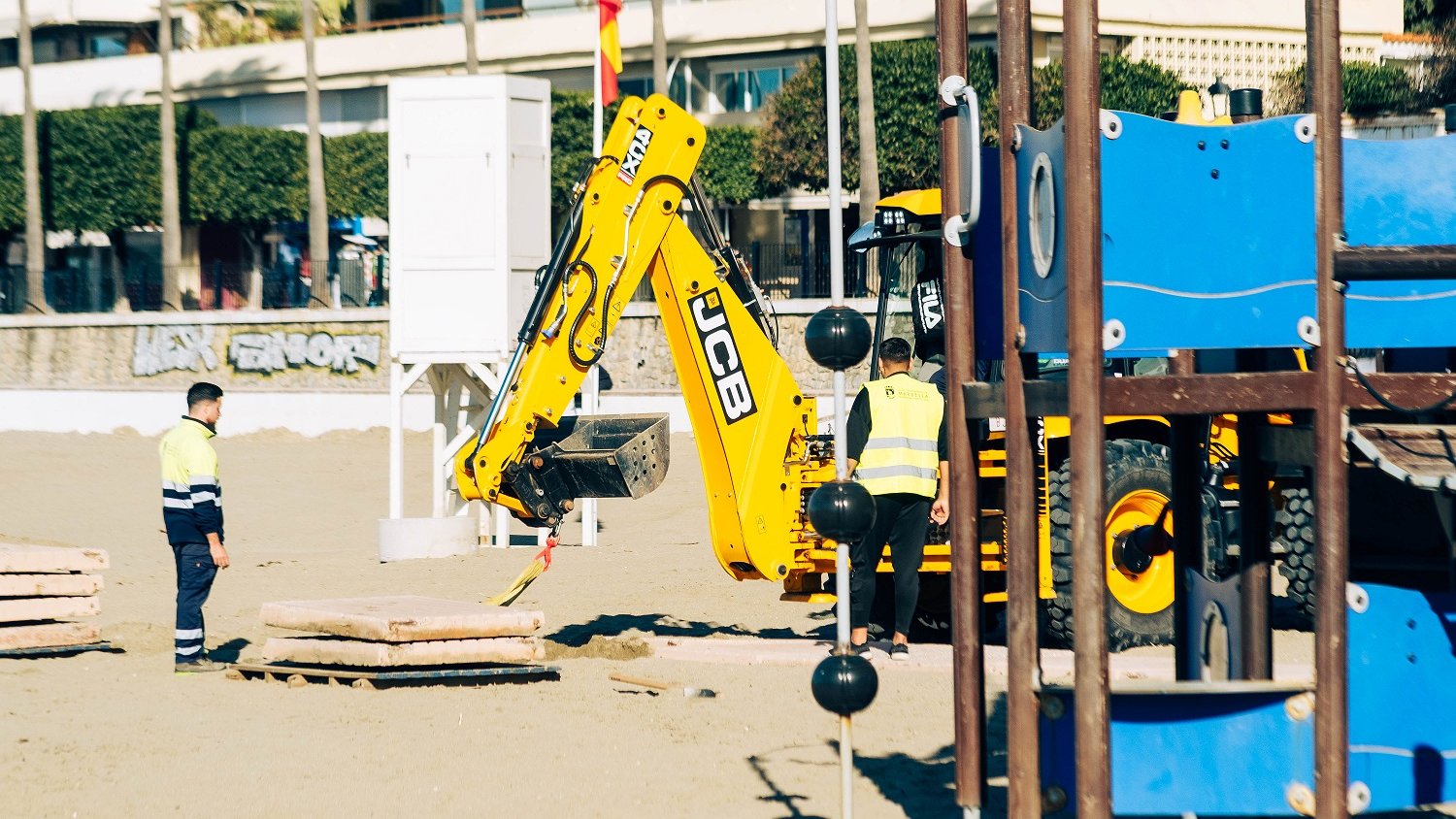 Marbella renueva más de 1.000 metros de pasarelas en las playas del municipio para mejorar la accesibilidad