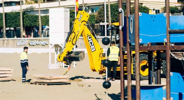 Marbella renueva más de 1.000 metros de pasarelas en las playas del municipio para mejorar la accesibilidad