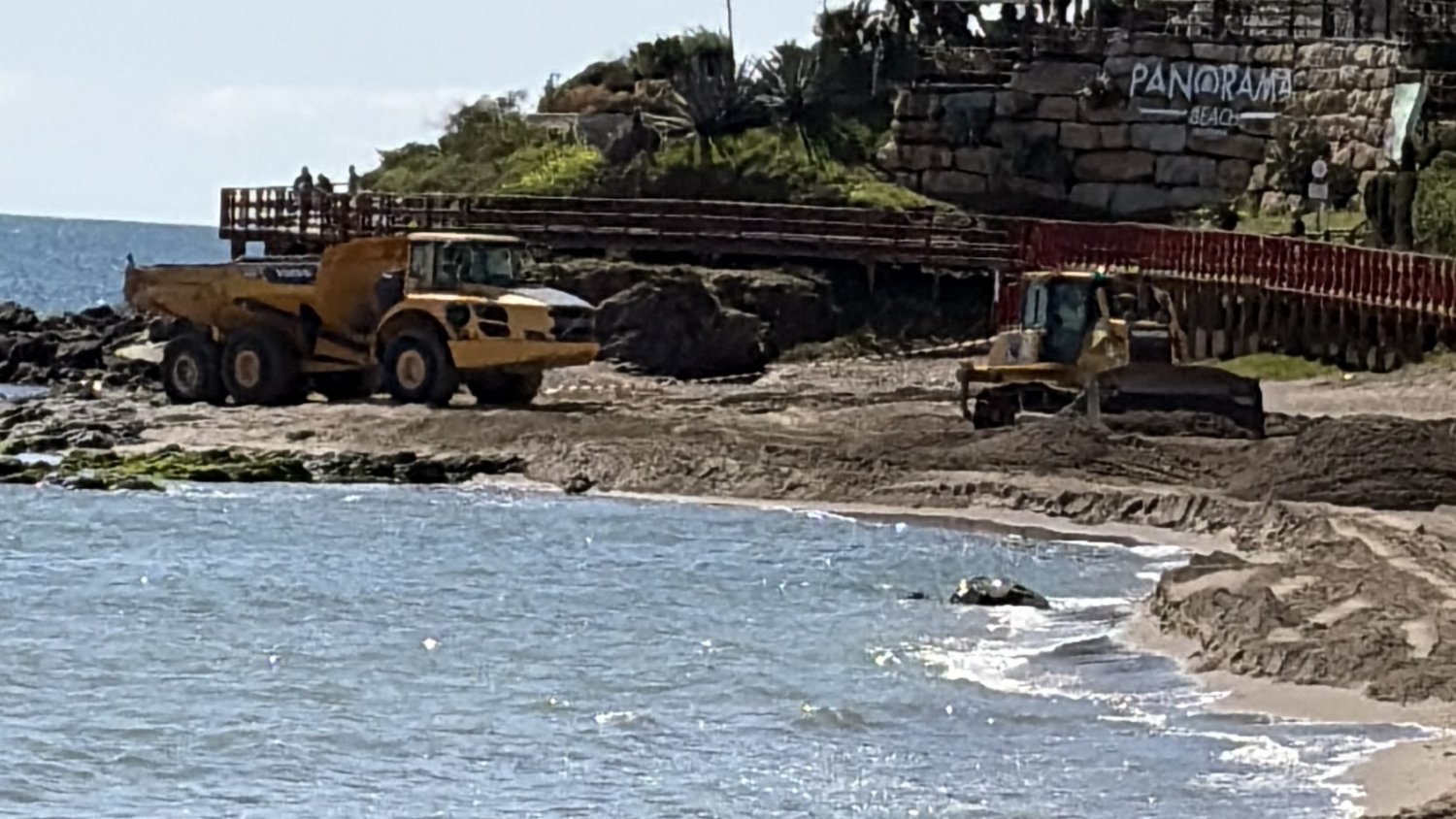 Mijas inicia las obras de regeneración de sus playas para reparar los daños causados por los temporales