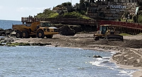 Mijas inicia las obras de regeneración de sus playas para reparar los daños causados por los temporales